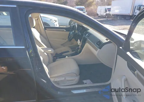 2017 Volkswagen Passat 1.8T Se z USA, uszkodzony, nr VIN 1VWGT7A33HC061647